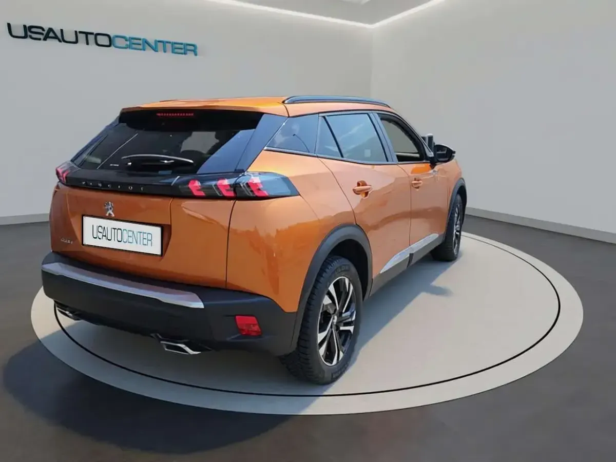 Usata Peugeot 2008 Allure 131 CV (96 kW) 2022 Arancione SUV