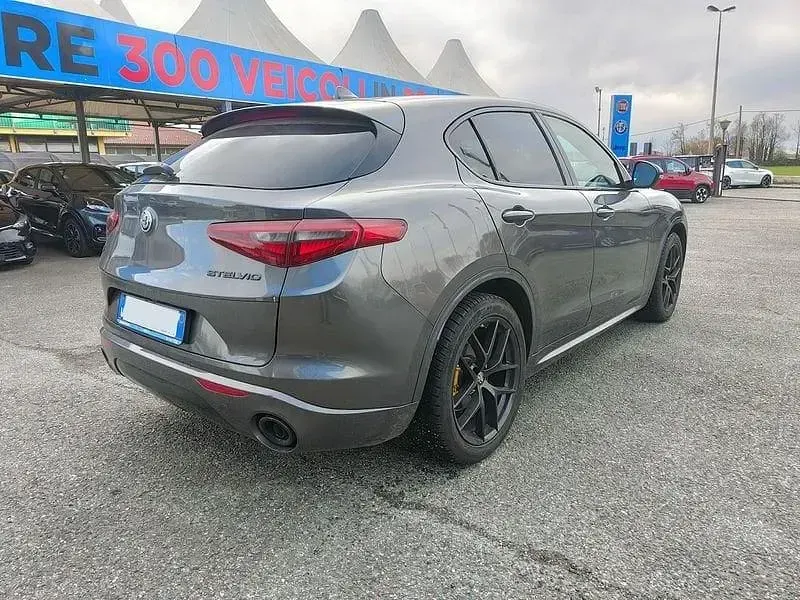 Usata Alfa Romeo Stelvio Veloce 209 CV (153 kW) 2020 Grigio SUV