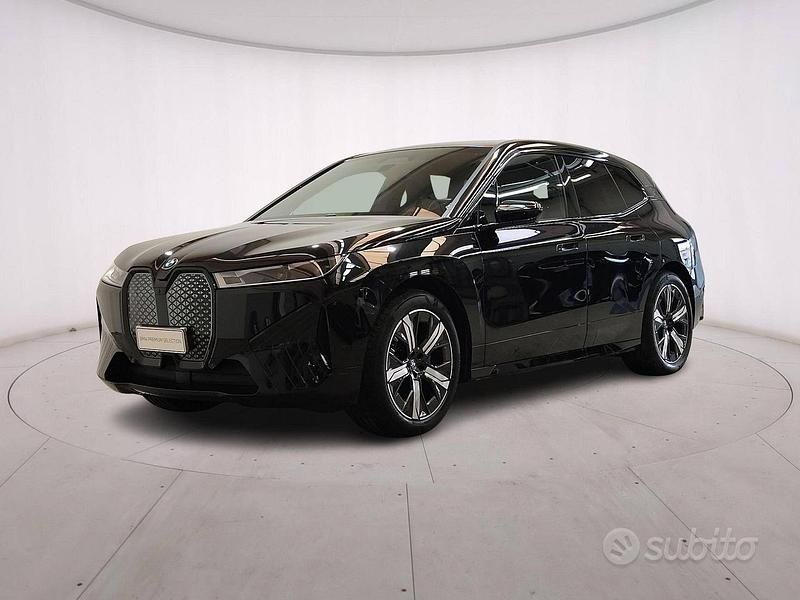 Usata BMW iX Comfort Edition 384 kW (523 CV) 2025 Black sapphire SUV