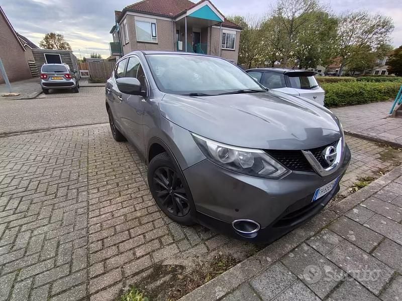 Usata Nissan Qashqai Acenta 110 CV (80 kW) 2015 Grigio SUV