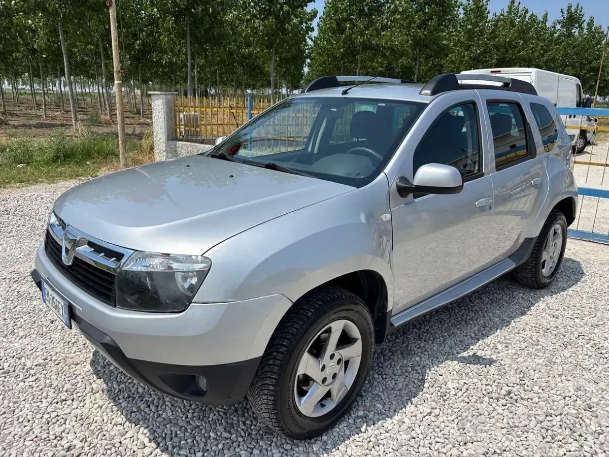 Usata Dacia Duster Lauréate 105 CV (77 kW) 2012 Grigio SUV
