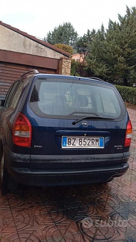 Usata Opel Zafira 2002 Blu Monovolume