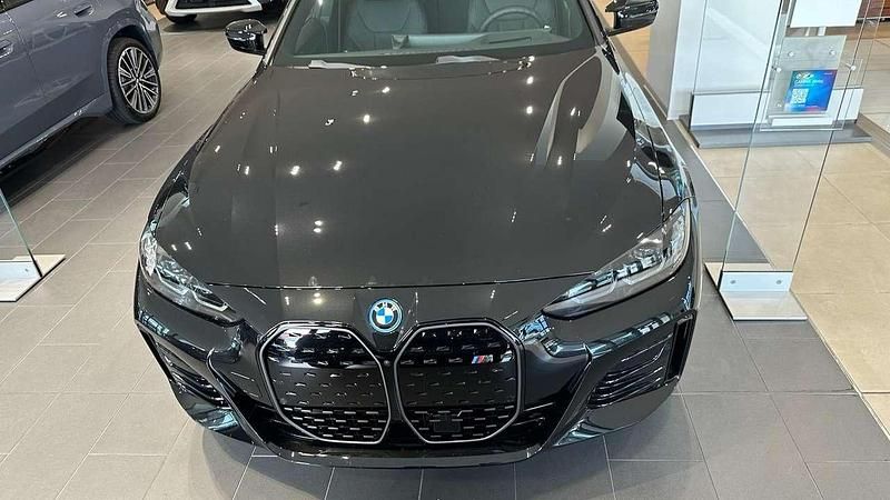 Usata BMW i4 350 kW (476 CV) 2024 Black sapphire metallizzato Berlina