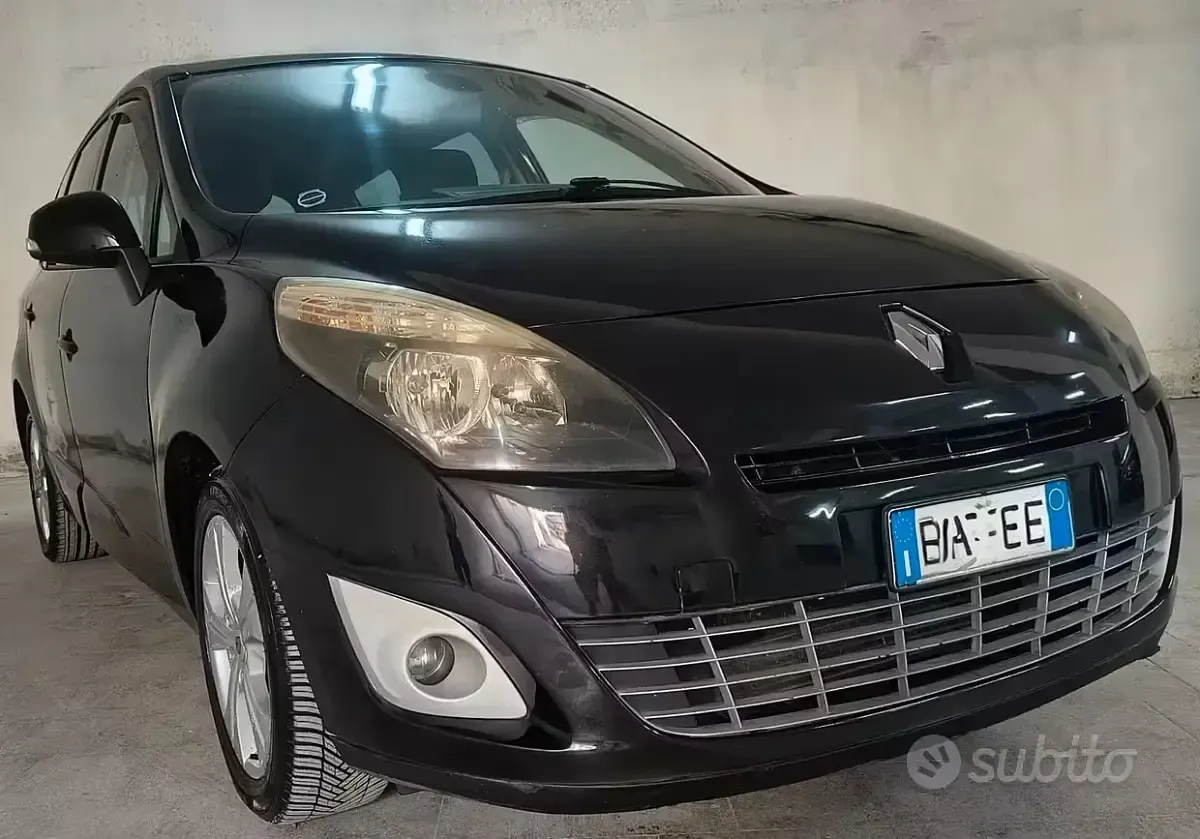 Usata Renault Scénic Dynamique 110 CV (80 kW) 2010 Nero Monovolume