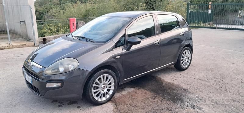 Usata Fiat Punto 75 CV (55 kW) 2011 Grigio Utilitaria