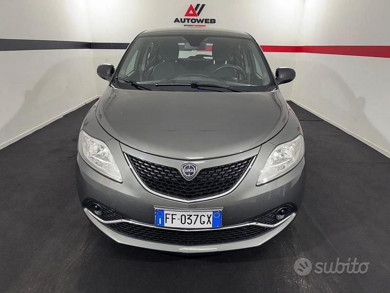 Usata Lancia Ypsilon Platinum 69 CV (50 kW) 2016 Grigio Utilitaria