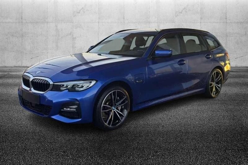 Usata BMW 330e M Sport 252 CV (185 kW) 2022 Blu/azzurro Station wagon