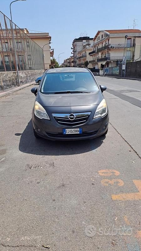 Grigio Usata 2011 Opel Meriva Monovolume | 4100 € (Cara) - Immagine 1/4