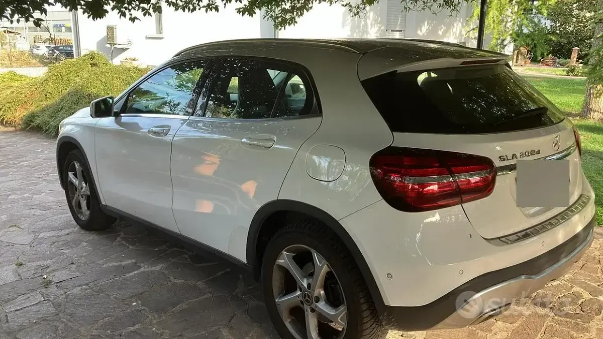 Usata Mercedes GLA200 136 CV (100 kW) 2018 Bianco SUV