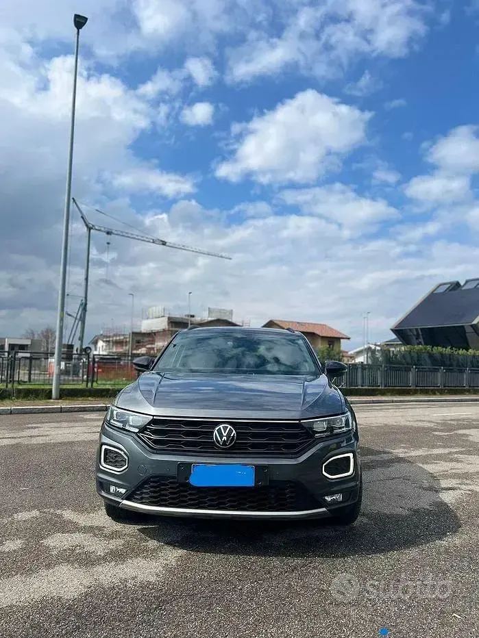 Usata VW T-Roc 150 CV (110 kW) 2021 Grigio SUV