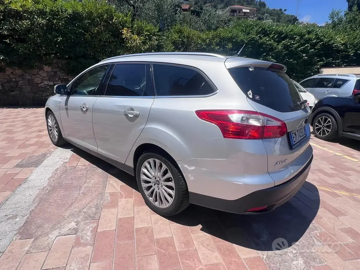 Usata Ford Focus Titanium 116 CV (85 kW) 2012 Grigio Station wagon