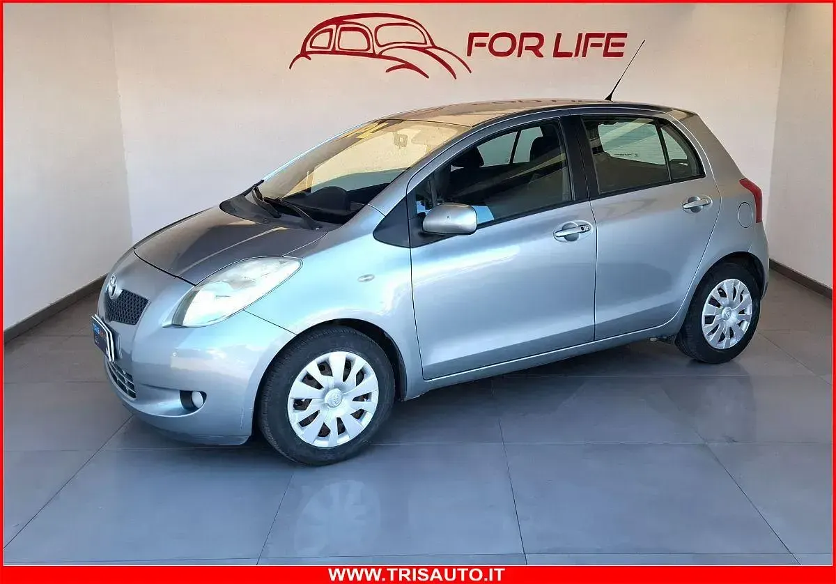Usata Toyota Yaris Sol 87 CV (63 kW) 2006 Grigio Utilitaria