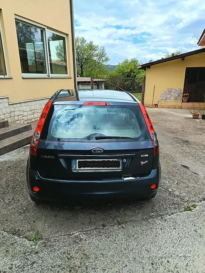 Usata Ford Fiesta 73 CV (53 kW) 2007 Grigio Utilitaria