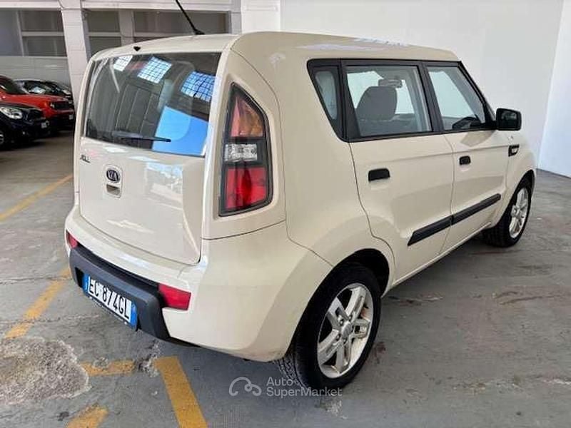Usata Kia Soul 125 CV (91 kW) 2010 Beige SUV