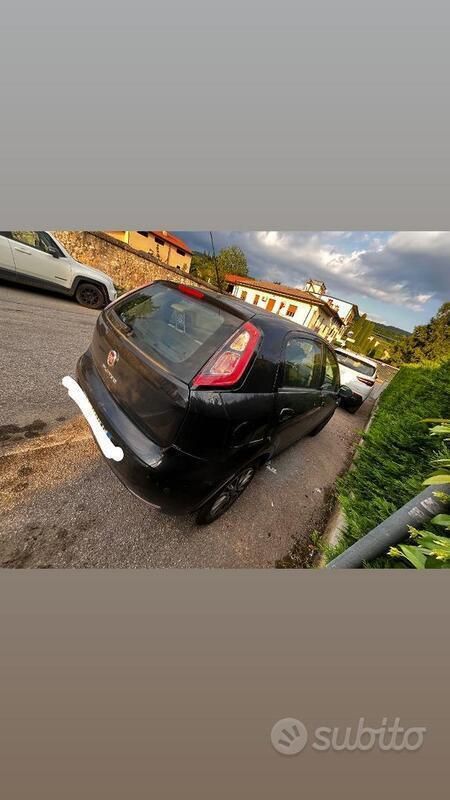 Usata Fiat Punto 95 CV (69 kW) 2013 Nero Utilitaria