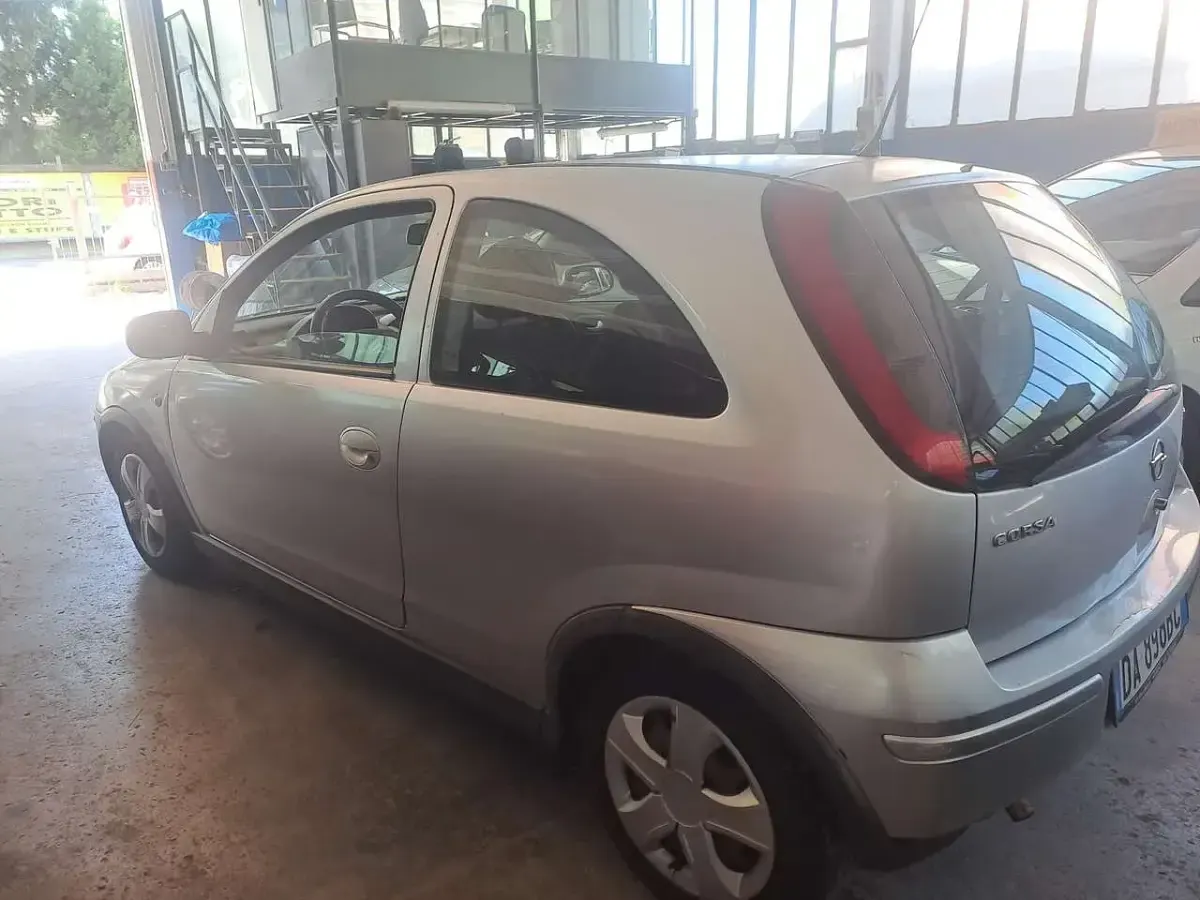 Używany Opel Corsa 75 KM (55 kW) 2008 Szary Hatchback
