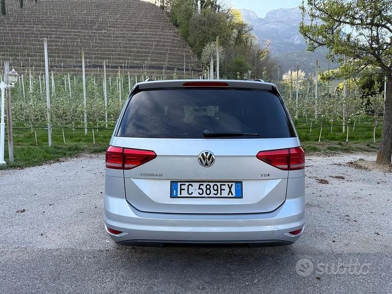 Usata VW Touran Highline 115 CV (84 kW) 2016 Grigio Monovolume