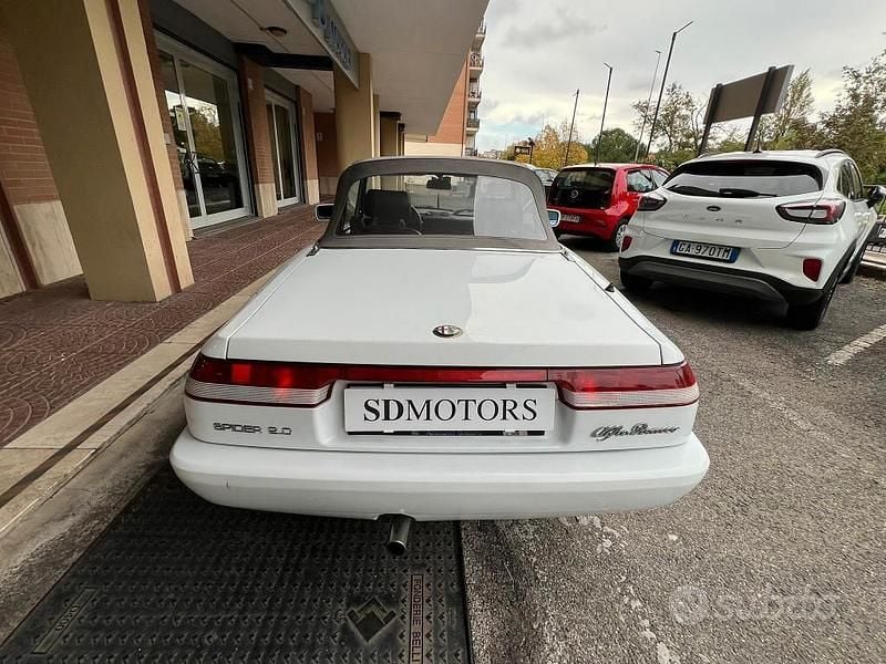 Usata Alfa Romeo Spider 122 CV (89 kW) 1992 Bianco Cabrio