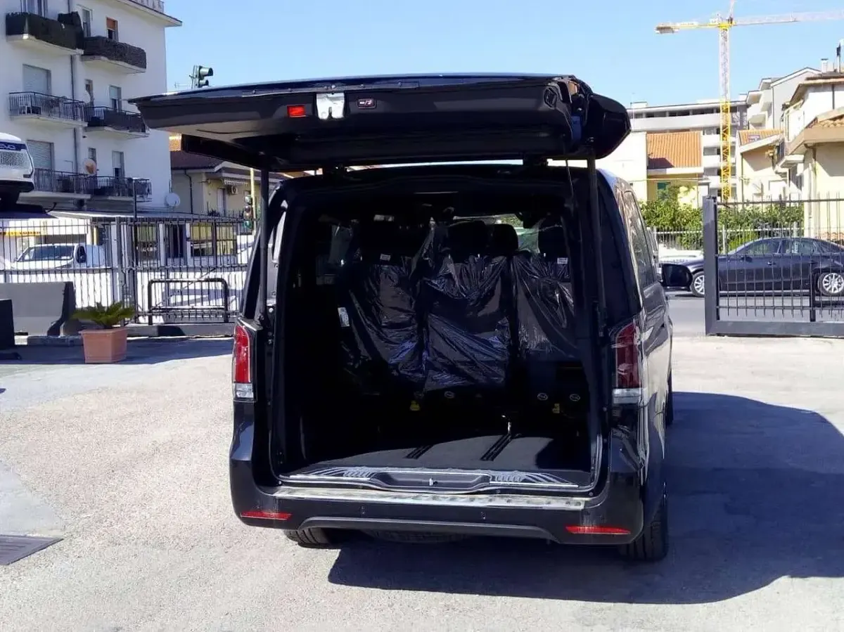 Nuova Mercedes V250 Avantgarde 190 CV (139 kW) 2026 Nero ossidania metallizato Monovolume