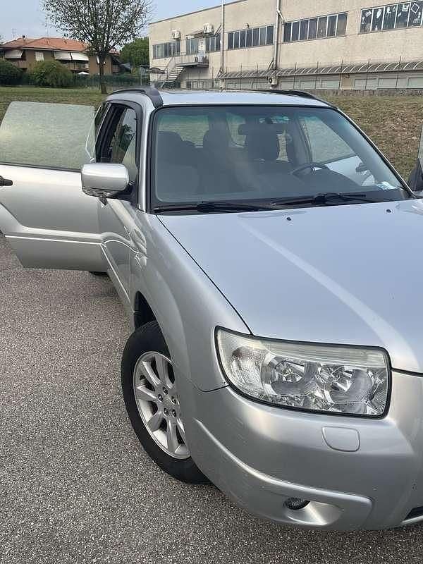Argento Usata 2006 Subaru Forester SUV | 8700 € - Immagine 1/4