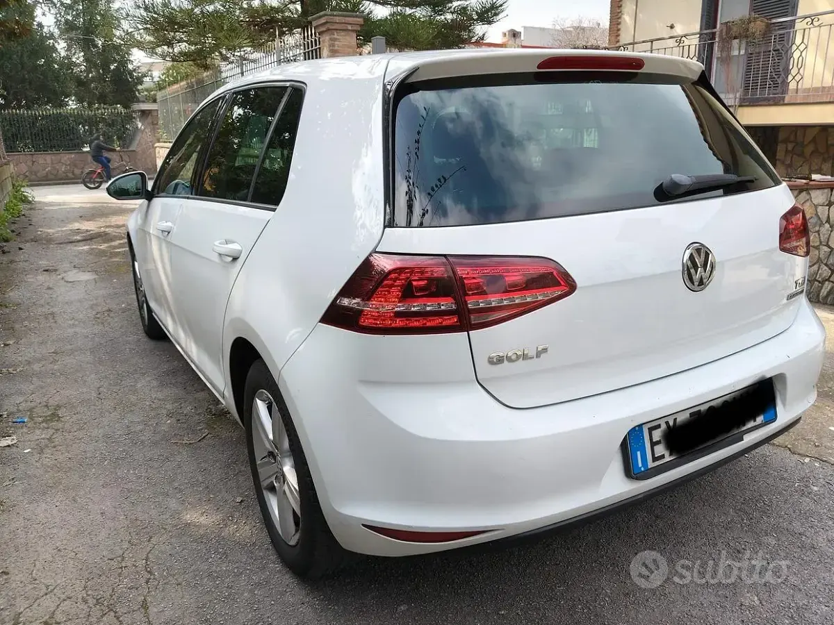 Usata VW Golf VII 110 CV (80 kW) 2015 Bianco Utilitaria