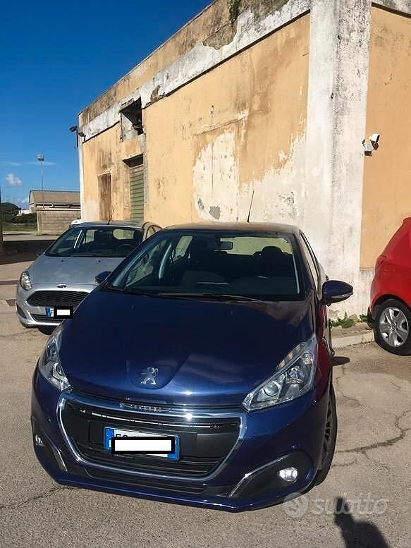 Usata Peugeot 208 Allure 74 CV (54 kW) 2016 Blu Utilitaria
