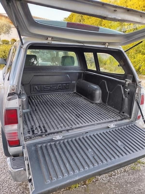 Usata Nissan PickUp 133 CV (97 kW) 2003 Grigio Pick-up