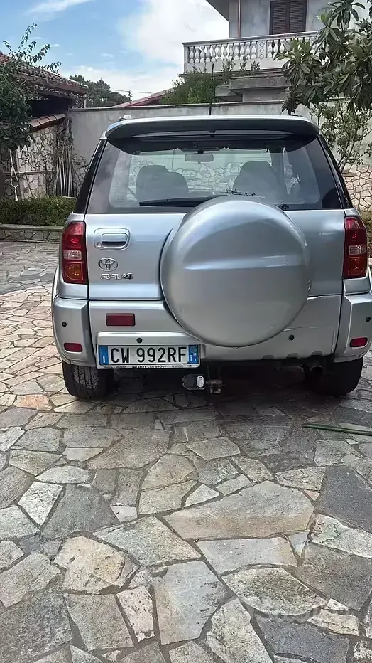 Usata Toyota RAV4 116 CV (85 kW) 2005 Grigio SUV