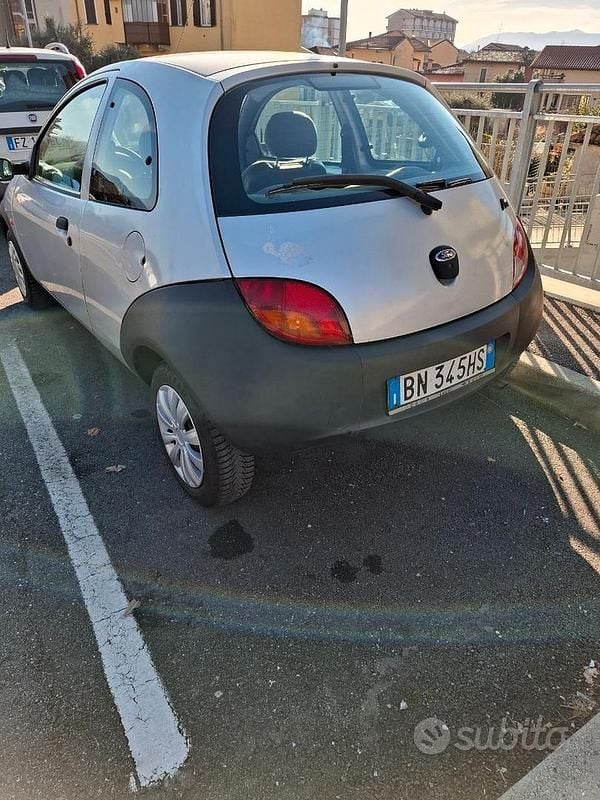 Begagnad Ford Ka 2000 Grå Halvkombi