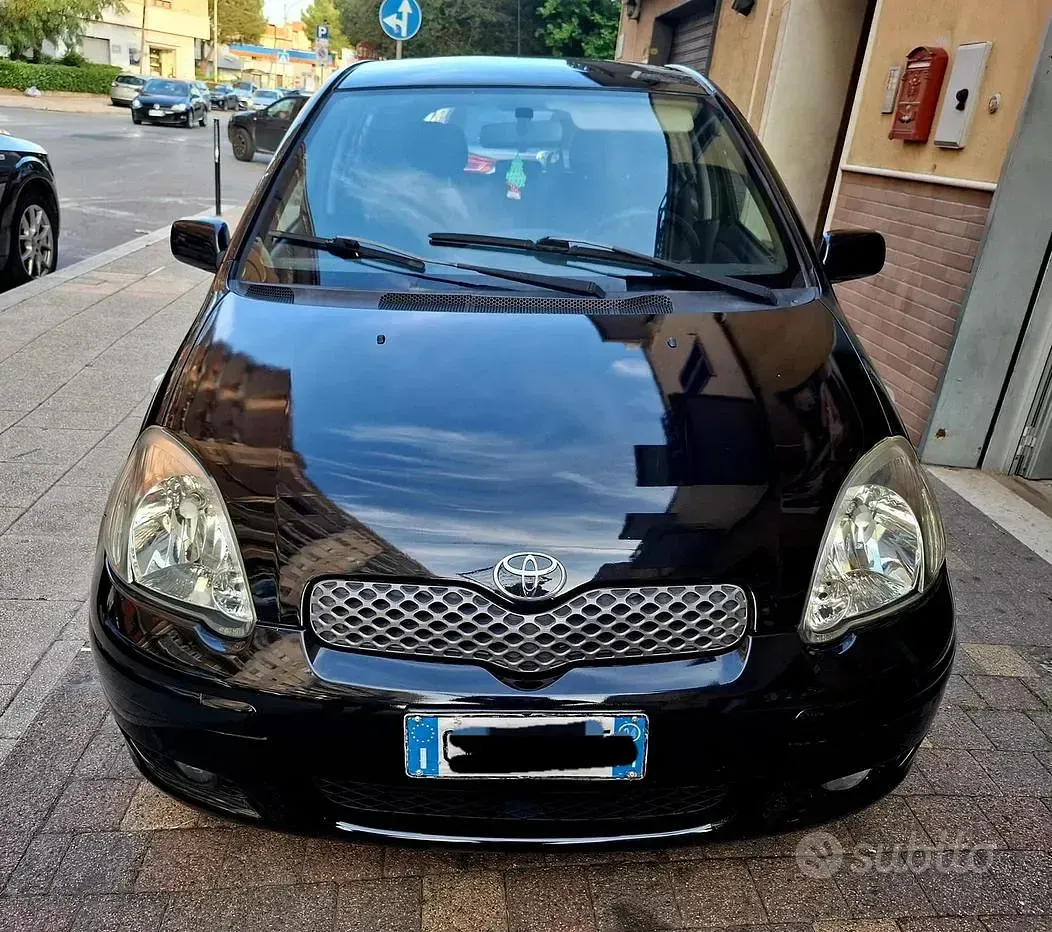 Usata Toyota Yaris 75 CV (55 kW) 2004 Nero Utilitaria