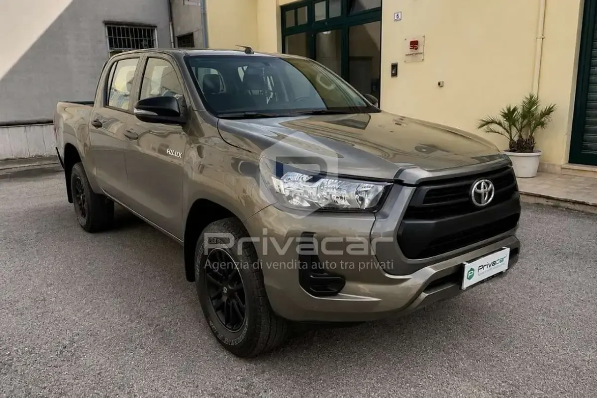 Usata Toyota HiLux Lounge 150 CV (110 kW) 2021 Marrone Pick-up
