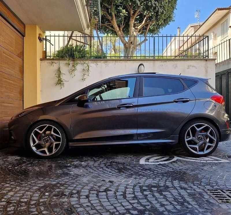 Usata Ford Fiesta ST 205 CV (150 kW) 2019 Grigio Utilitaria