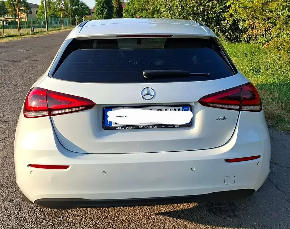 Usata Mercedes A180 Business 116 CV (85 kW) 2019 Bianco Berlina