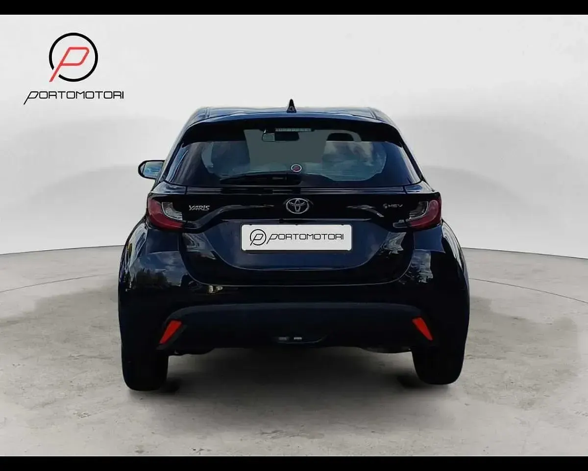 Usata Toyota Yaris Active 92 CV (67 kW) 2025 Nero Utilitaria