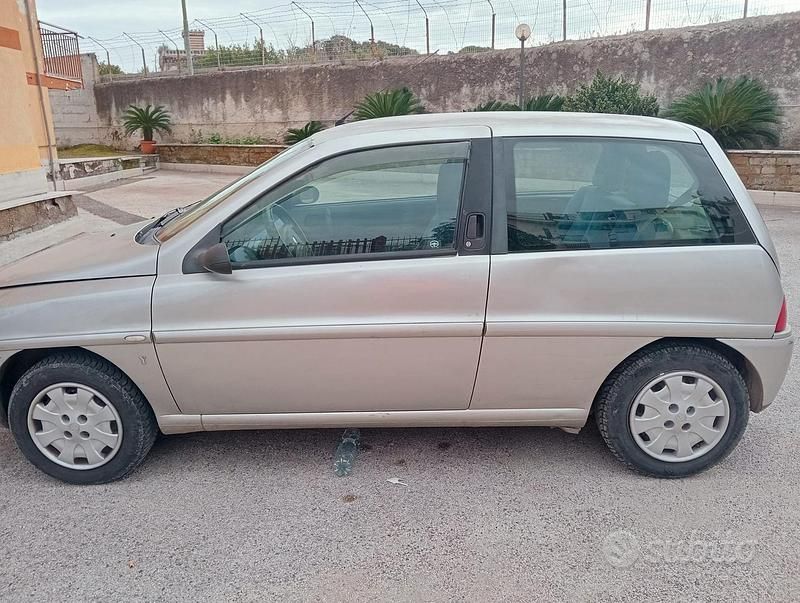 Usata Lancia Ypsilon 60 CV (44 kW) 2001 Utilitaria