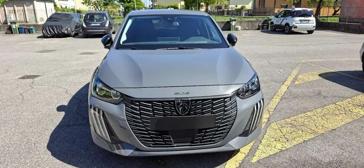 Usata Peugeot 208 Active 101 CV (74 kW) 2024 Utilitaria