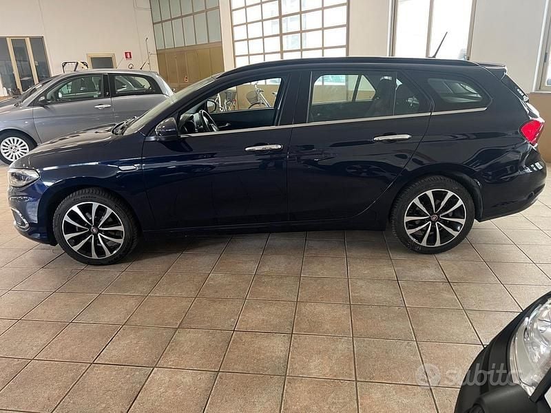 Usata Fiat Tipo Lounge 120 CV (88 kW) 2016 Blu Station wagon