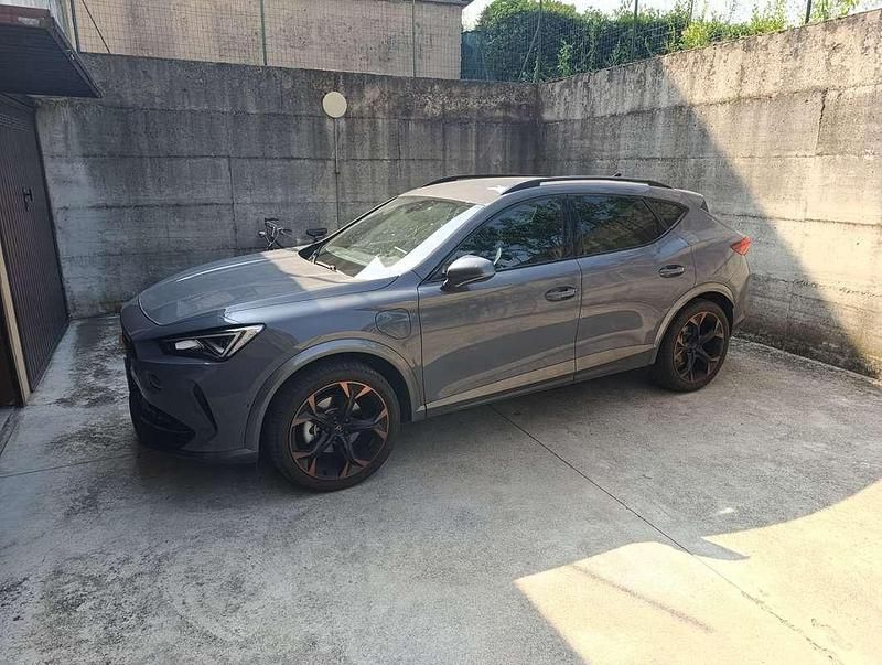 Grigio Usata 2024 Cupra Formentor SUV | 29.500 € (Buon prezzo) - Immagine 1/4