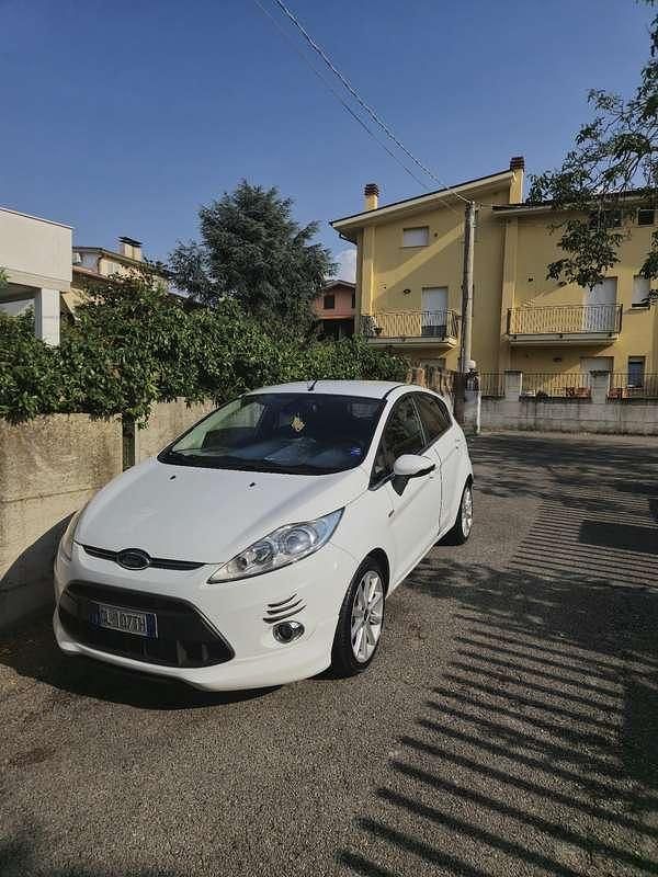 Usata Ford Fiesta Titanium 82 CV (60 kW) 2011 Berlina