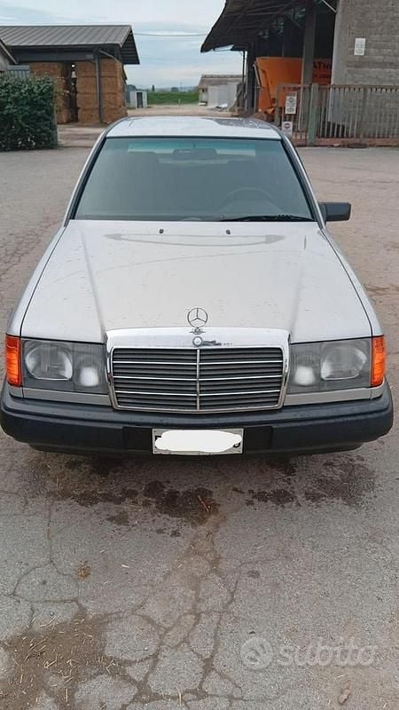 Usata Mercedes E250 1988 Grigio Berlina