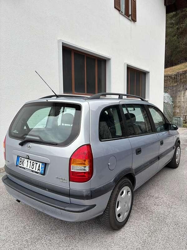 Usata Opel Zafira 82 CV (60 kW) 2000 Argento Monovolume