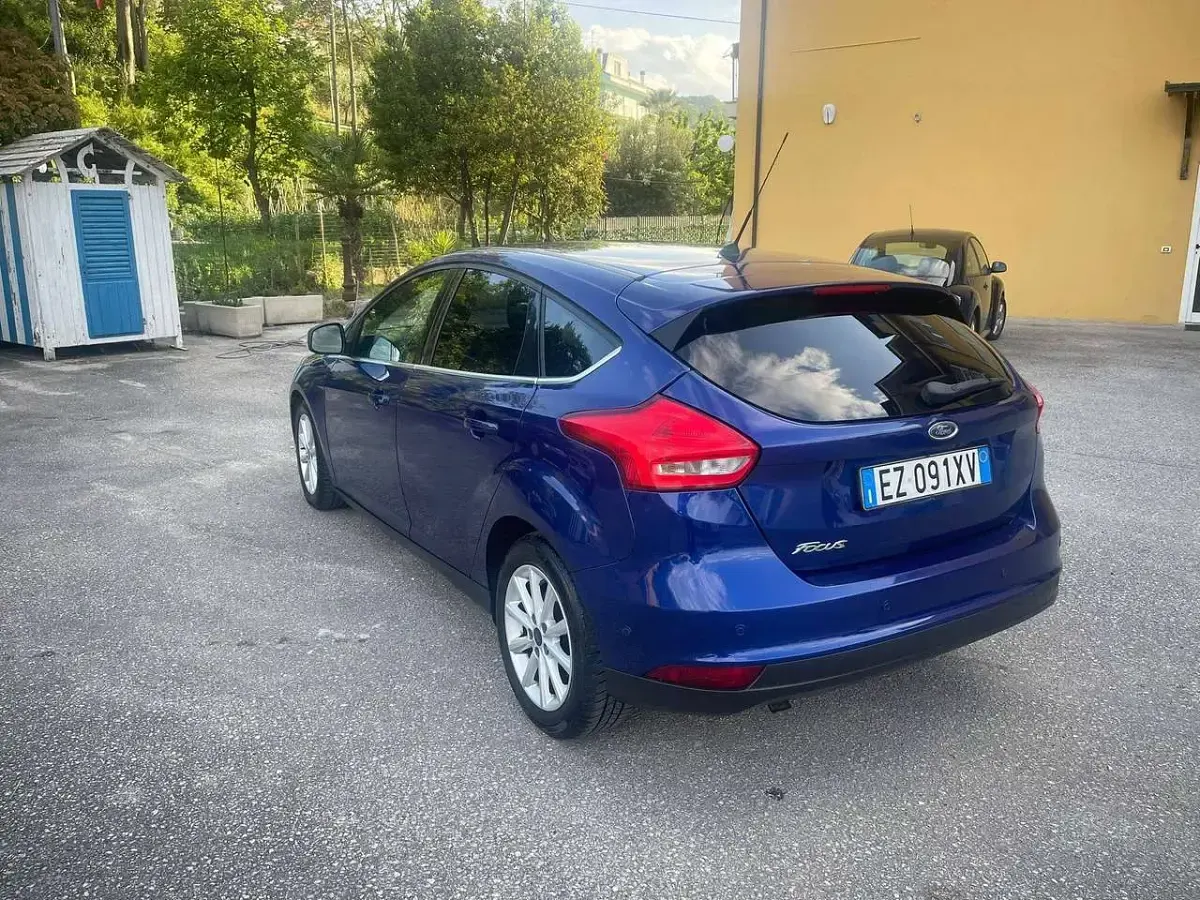 Usata Ford Focus Titanium S 120 CV (88 kW) 2015 Blu scuro Berlina