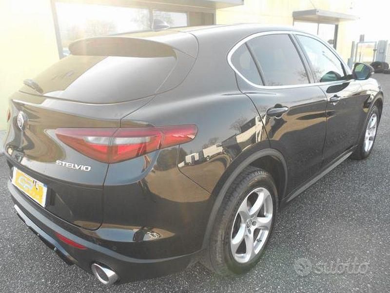 Brugt Alfa Romeo Stelvio Super 209 HK (153 kW) 2017 Sort SUV