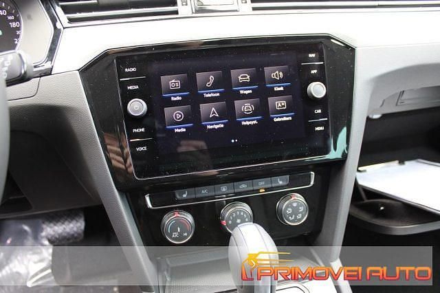 Usata VW Passat Style 150 CV (110 kW) 2023 Grigio Station wagon