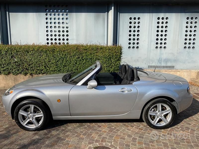 Usata Mazda MX5 126 CV (92 kW) 2007 Argento Cabrio