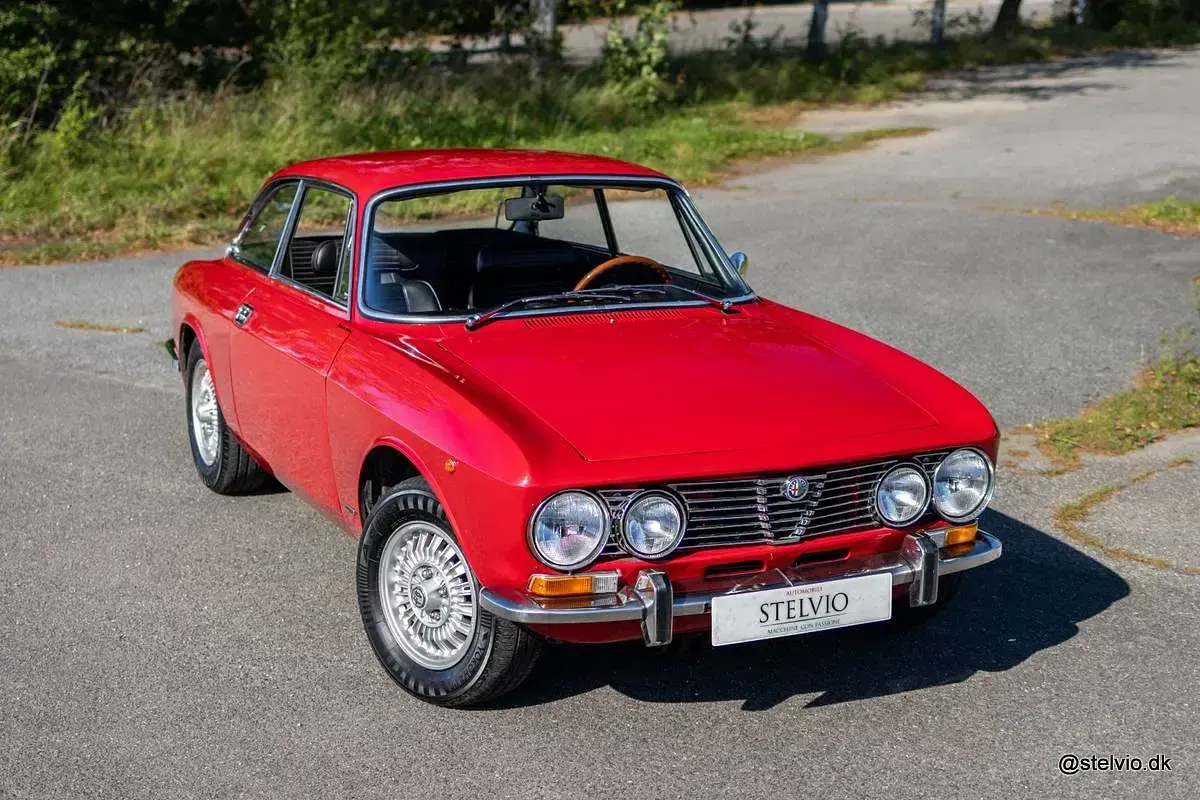 Usata Alfa Romeo 2000 Veloce 131 CV (96 kW) 1973 Rosso Coupé