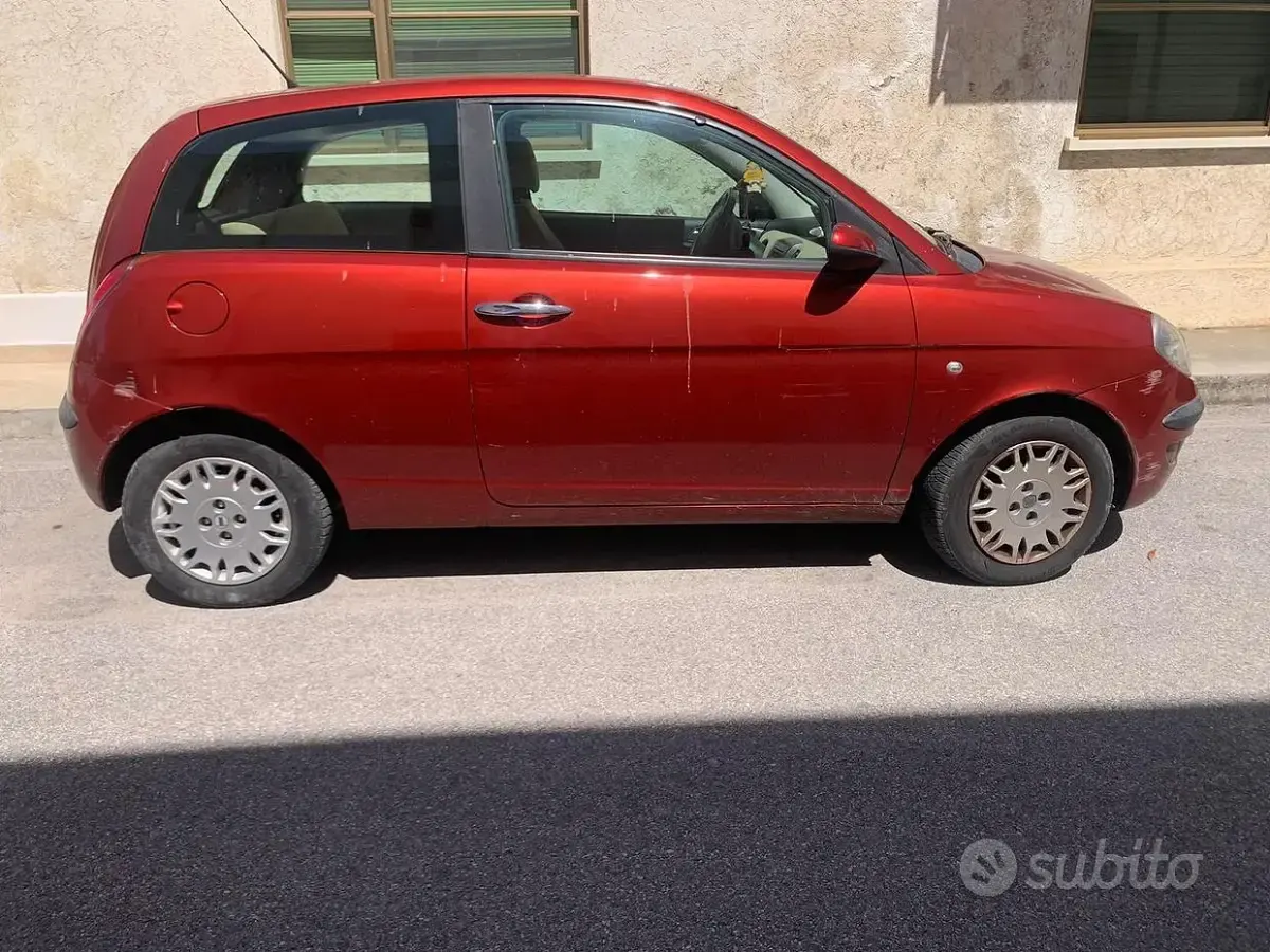 Usata Lancia Ypsilon 60 CV (44 kW) 2004 Rosso Utilitaria