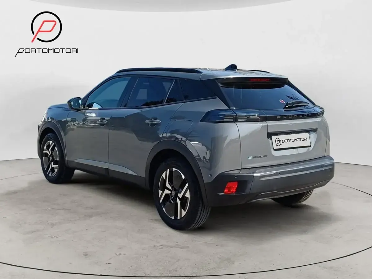 Nuova Peugeot e-2008 Allure 114 kW (156 CV) 2026 Grigio SUV