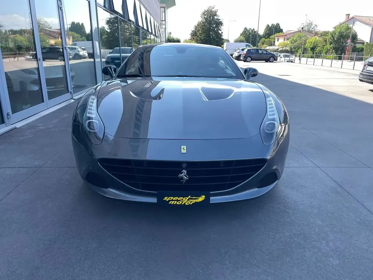 Usata Ferrari California 560 CV (411 kW) 2015 Grigio Cabrio