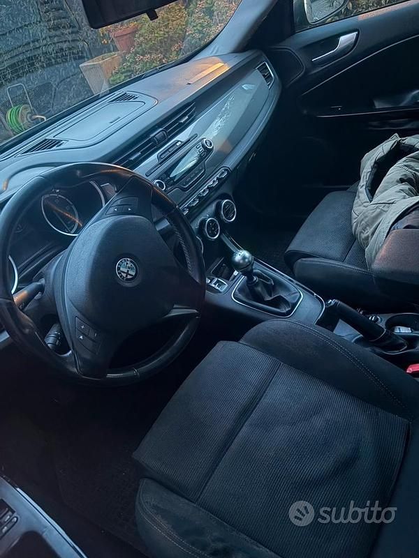 Usata Alfa Romeo Giulietta 105 CV (77 kW) 2011 Grigio Utilitaria
